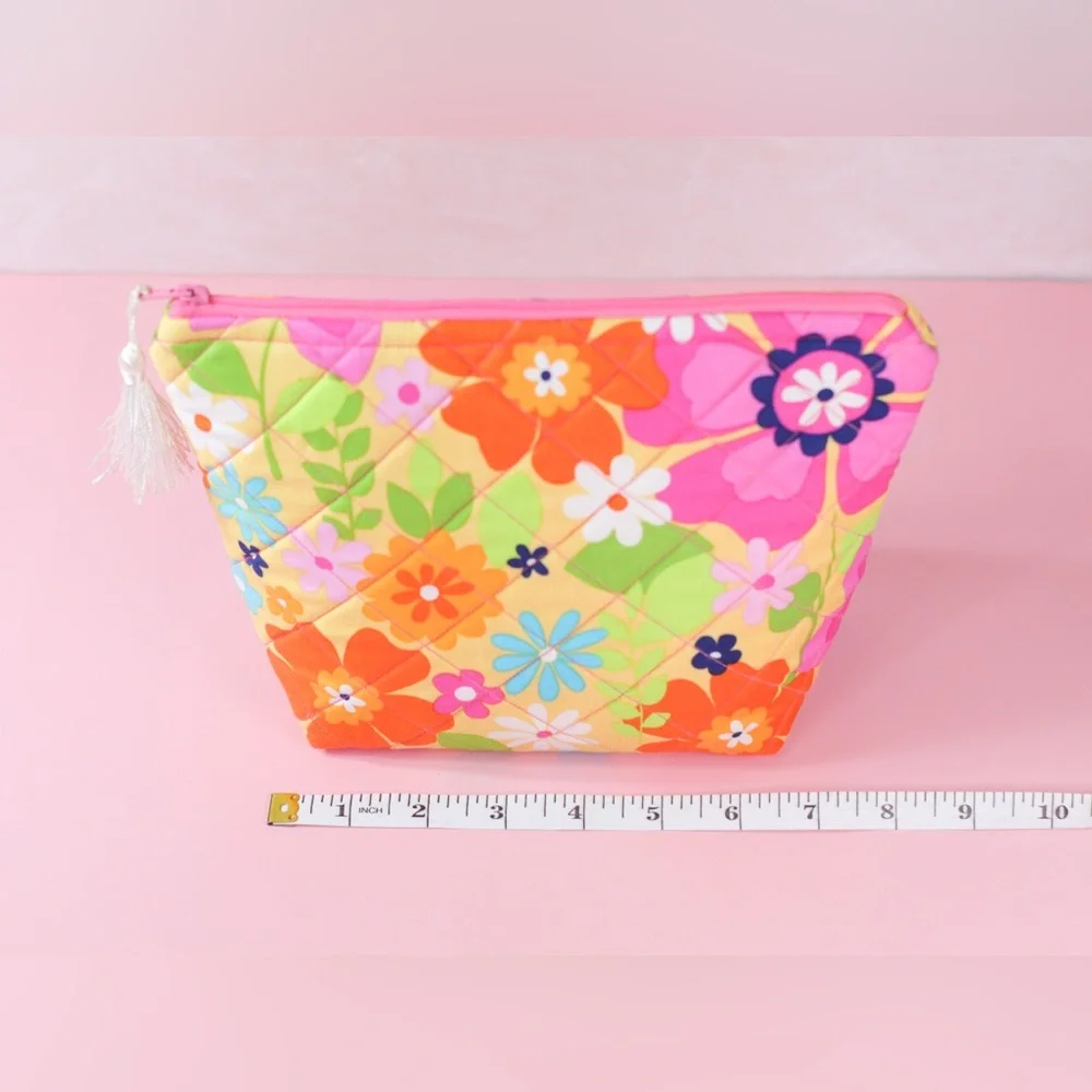 Floral cosmetic bag with protecting foam cotton lining & zipper closure NWOT